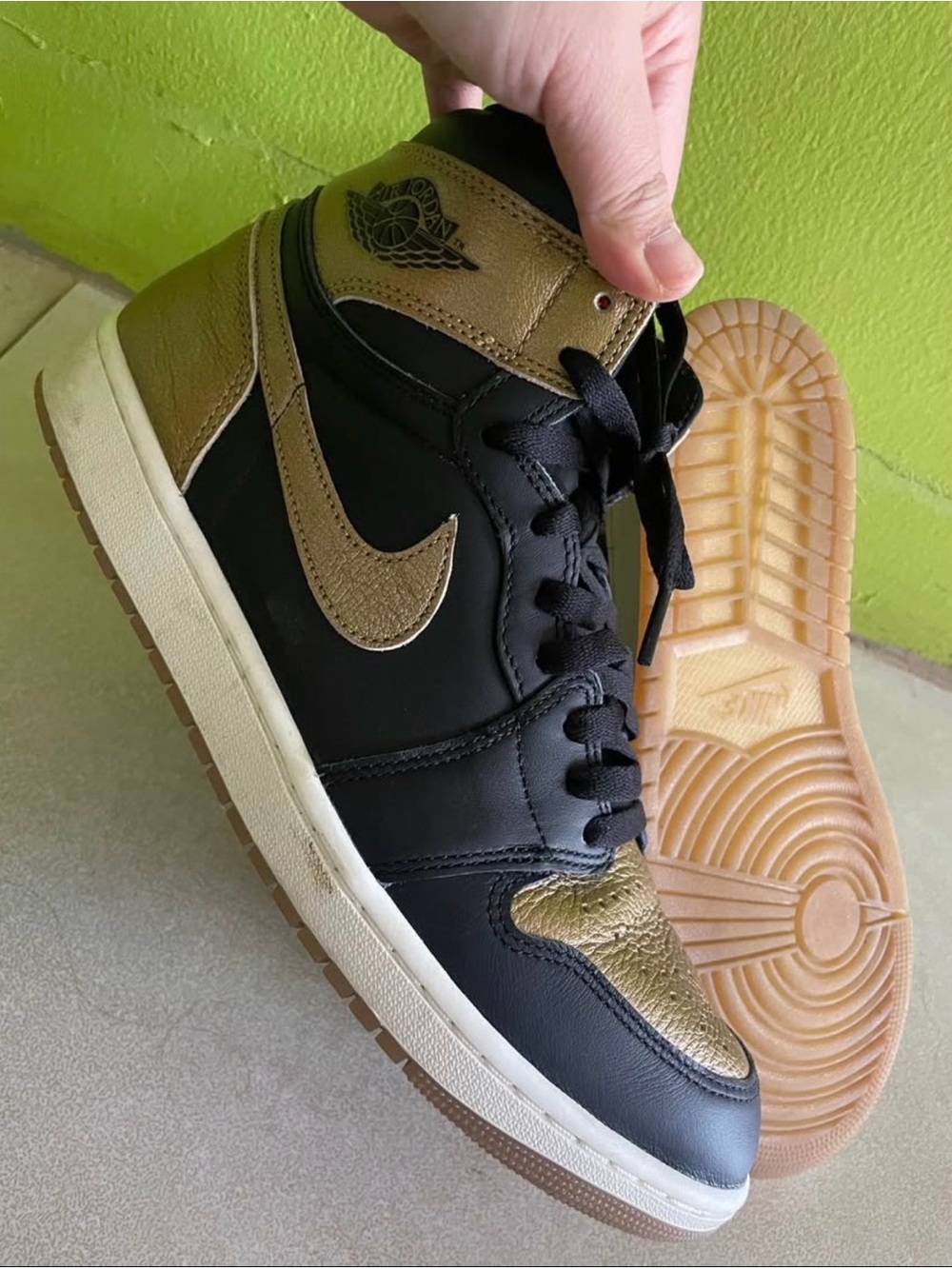 Air Jordan 1 Retro High OG "Black Metallic Gold", US MENS 10.5 - Picture 4 of 9